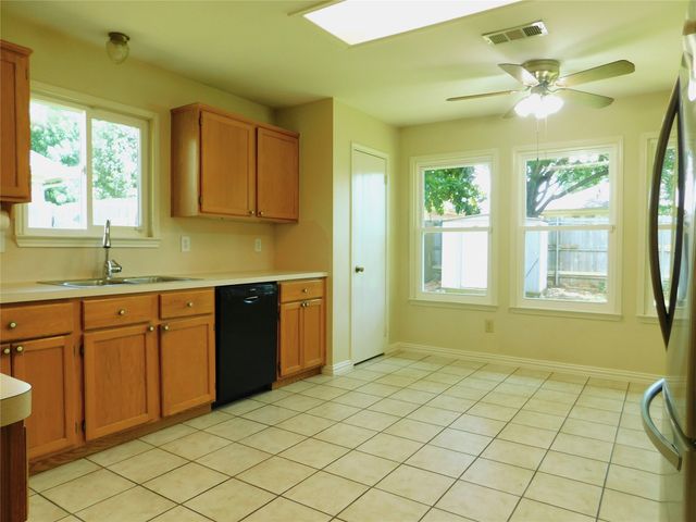 326 Ashley Oak Lane, Lake Dallas, TX 75065