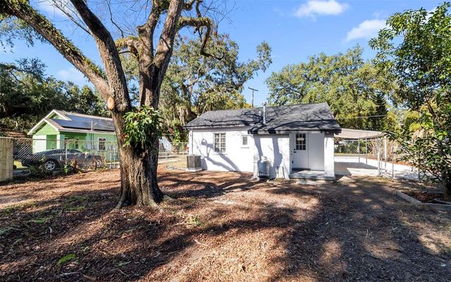 1915 E POWHATAN AVENUE, Tampa, FL 33610