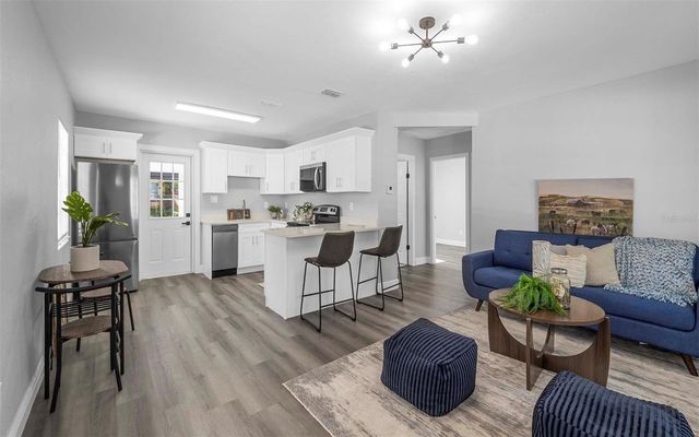 1915 E POWHATAN AVENUE, Tampa, FL 33610