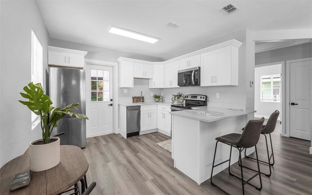 1915 E POWHATAN AVENUE, Tampa, FL 33610