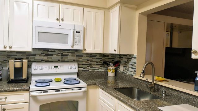 3178 Via Poinciana 102, Lake Worth, FL 33467