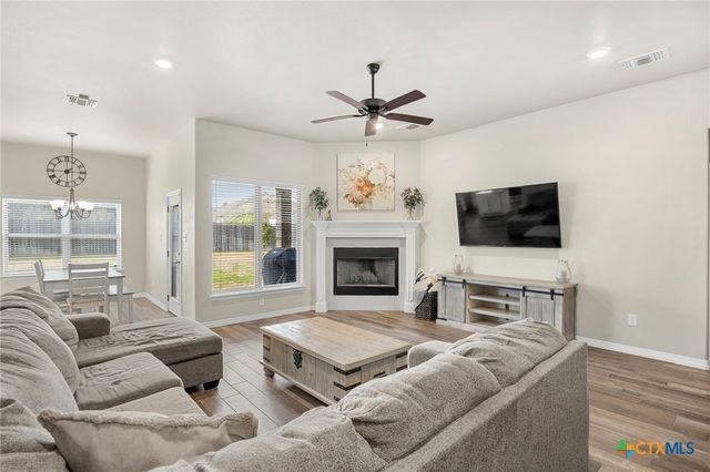 512 Holstein Drive, Belton, TX 76513