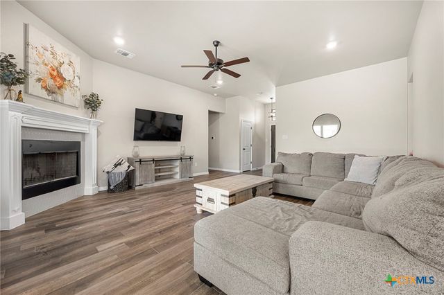 512 Holstein Drive, Belton, TX 76513