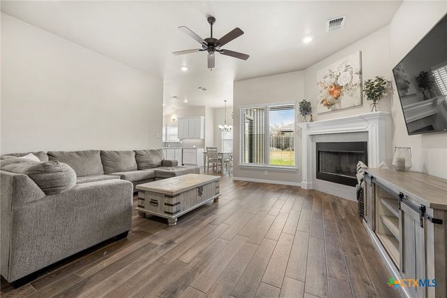 512 Holstein Drive, Belton, TX 76513