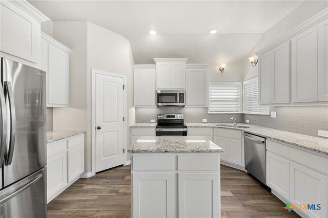512 Holstein Drive, Belton, TX 76513