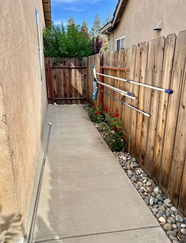 10049 Macon Dr, Stockton, CA 95209