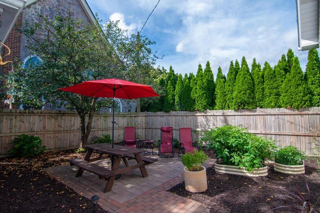 5925 W Lloyd STREET, Milwaukee, WI 53208