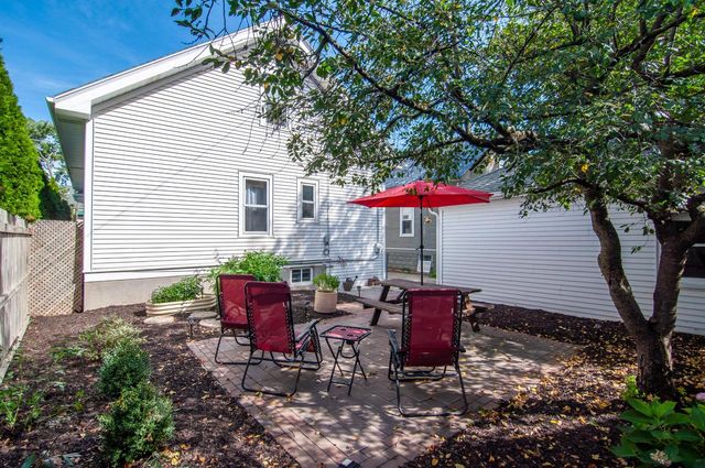 5925 W Lloyd STREET, Milwaukee, WI 53208