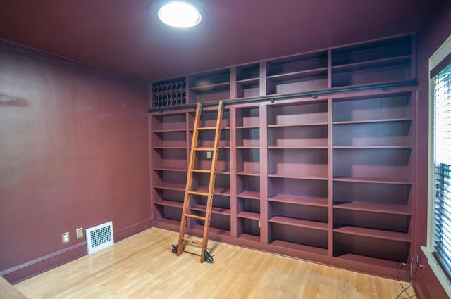 5925 W Lloyd STREET, Milwaukee, WI 53208