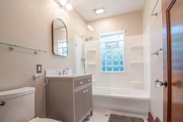 5925 W Lloyd STREET, Milwaukee, WI 53208