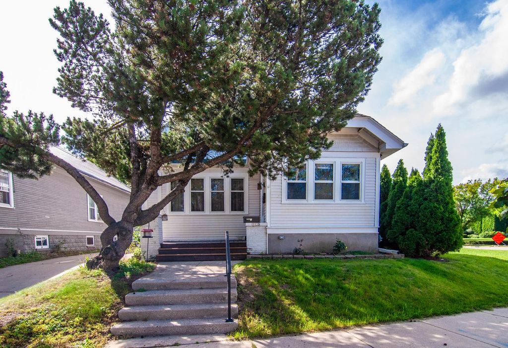 5925 W Lloyd STREET, Milwaukee, WI 53208