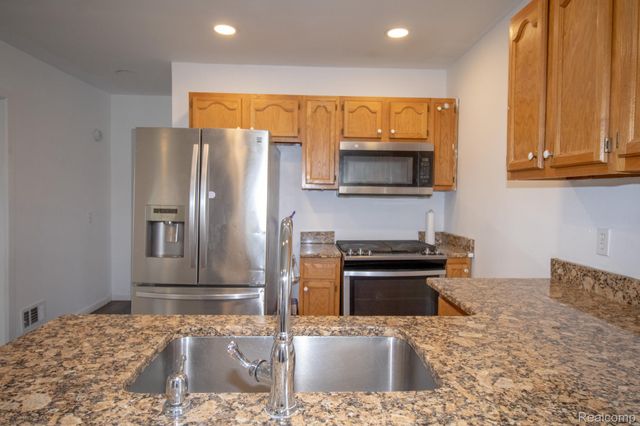 35799 Park Place, Romulus, MI 48174