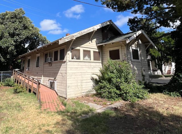 648 N Harrison St, Stockton, CA 95203