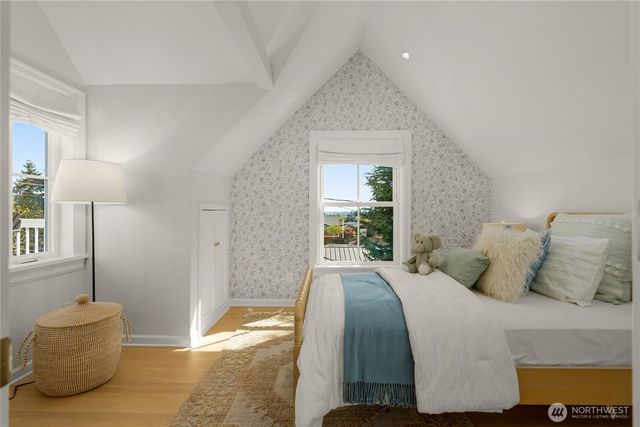 2200 41st Ave SW, Seattle, WA 98116