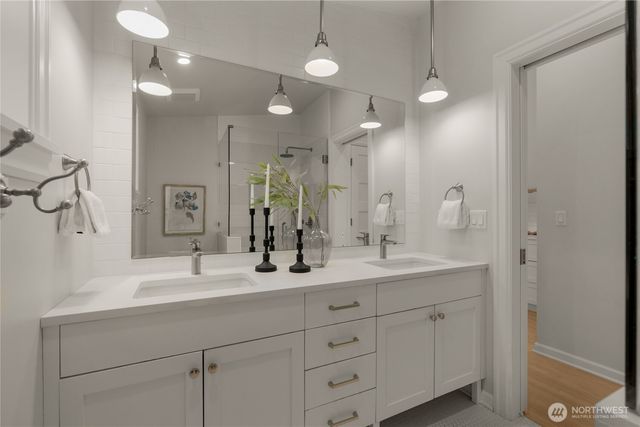 2200 41st Ave SW, Seattle, WA 98116