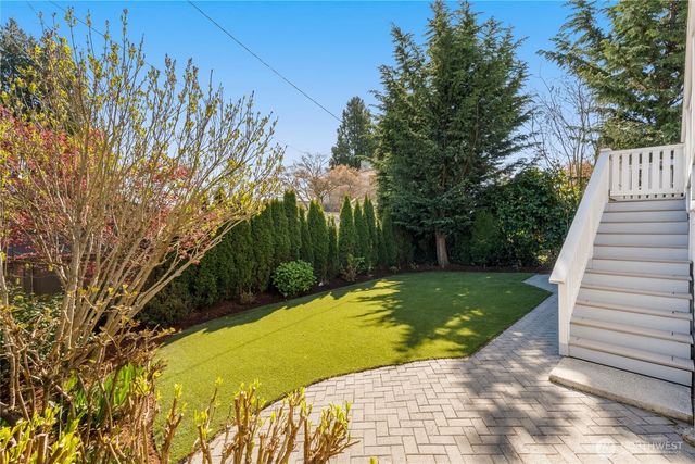 2200 41st Ave SW, Seattle, WA 98116