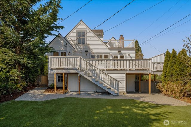 2200 41st Ave SW, Seattle, WA 98116