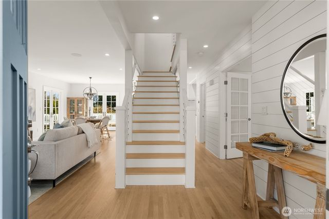 2200 41st Ave SW, Seattle, WA 98116