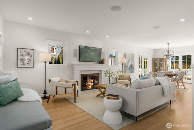 2200 41st Ave SW, Seattle, WA 98116