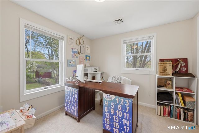 15 Massachusetts Road, Montville, CT 06370