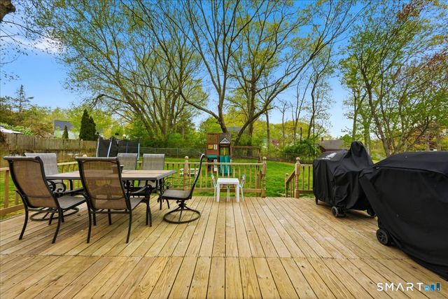 15 Massachusetts Road, Montville, CT 06370
