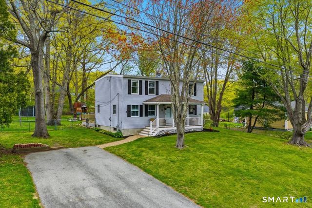 15 Massachusetts Road, Montville, CT 06370