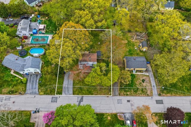 15 Massachusetts Road, Montville, CT 06370