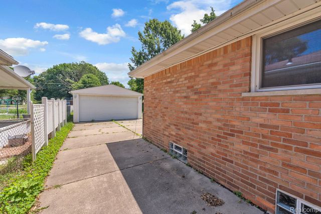 4461 Mayfair Street, Dearborn Heights, MI 48125