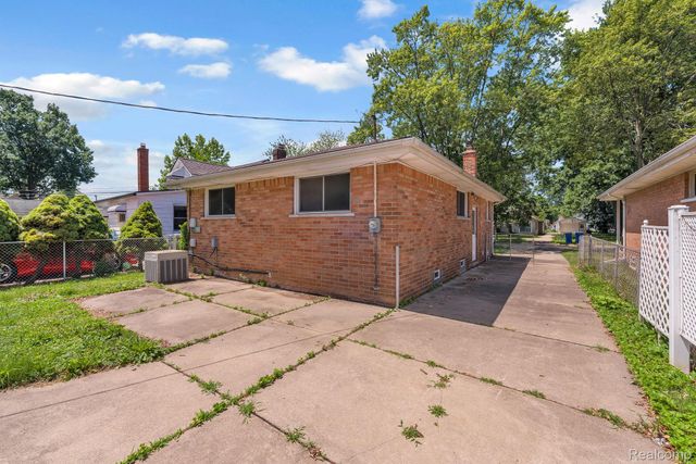 4461 Mayfair Street, Dearborn Heights, MI 48125