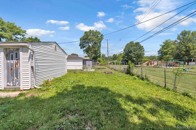 4461 Mayfair Street, Dearborn Heights, MI 48125
