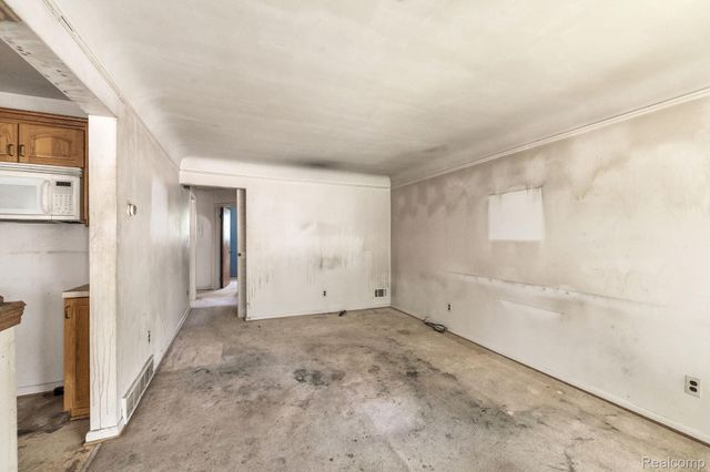 4461 Mayfair Street, Dearborn Heights, MI 48125