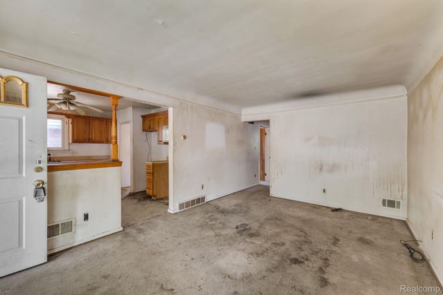4461 Mayfair Street, Dearborn Heights, MI 48125