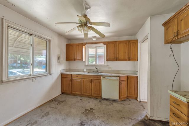 4461 Mayfair Street, Dearborn Heights, MI 48125