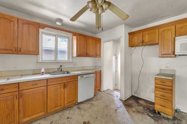 4461 Mayfair Street, Dearborn Heights, MI 48125