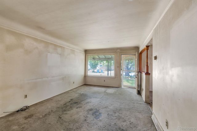 4461 Mayfair Street, Dearborn Heights, MI 48125