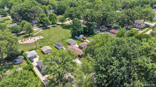 4461 Mayfair Street, Dearborn Heights, MI 48125