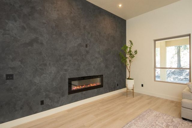 10318 Fox Borough Dr, Oakdale, CA 95361