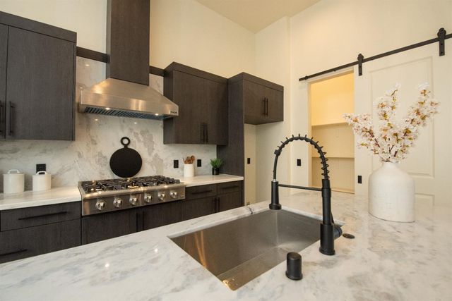 10318 Fox Borough Dr, Oakdale, CA 95361