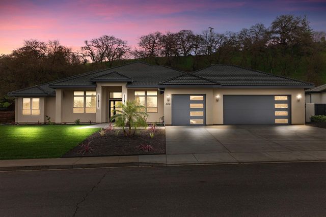 10318 Fox Borough Dr, Oakdale, CA 95361