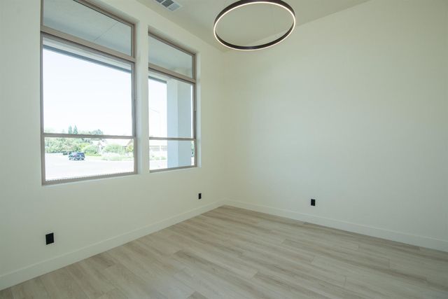 10318 Fox Borough Dr, Oakdale, CA 95361