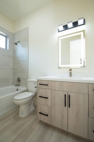 10318 Fox Borough Dr, Oakdale, CA 95361