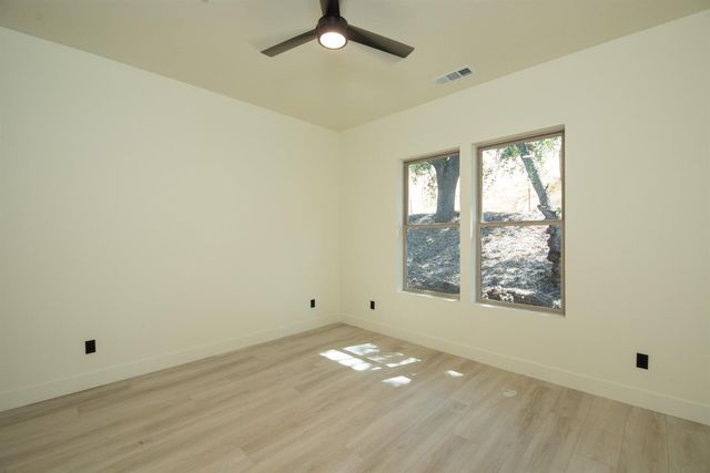 10318 Fox Borough Dr, Oakdale, CA 95361