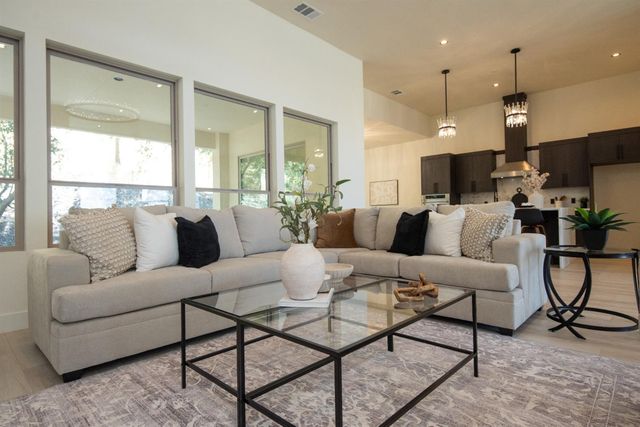 10318 Fox Borough Dr, Oakdale, CA 95361