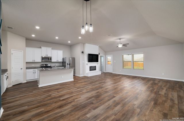 6808 Cetera Crossing, Converse, TX 78109