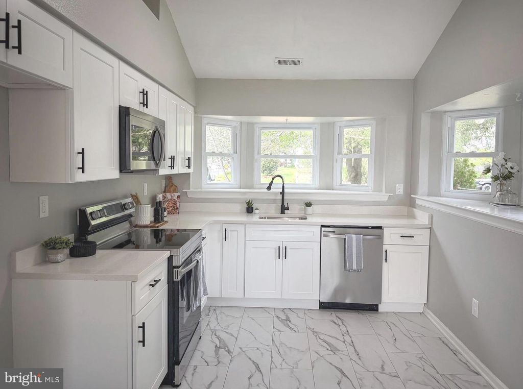174 GREENBROOK DR, Marlton, NJ 08053