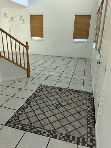 5042 Pier Dr, Stockton, CA 95206