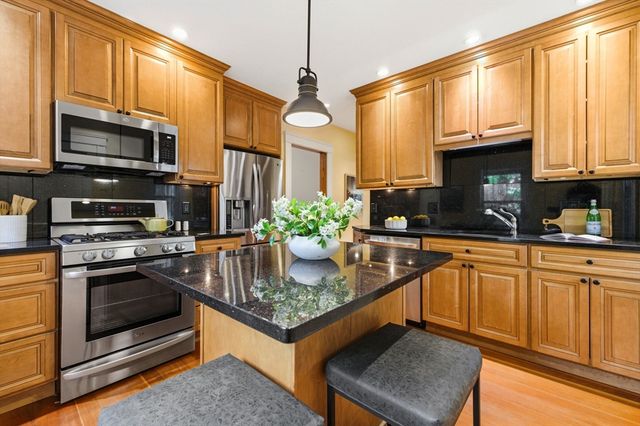 15 Ellis St, Woburn, MA 01801