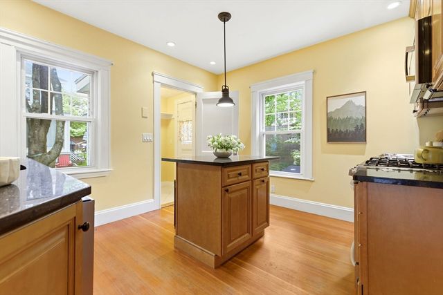 15 Ellis St, Woburn, MA 01801