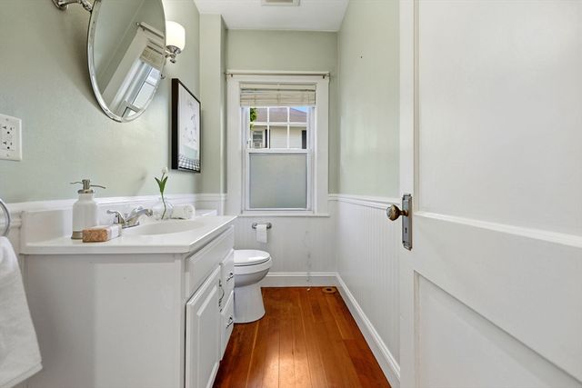 15 Ellis St, Woburn, MA 01801