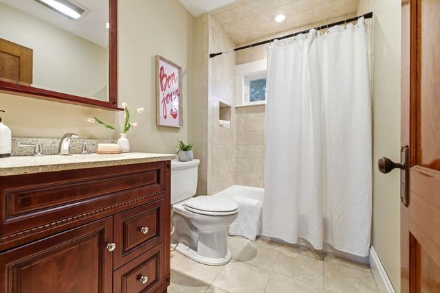 15 Ellis St, Woburn, MA 01801
